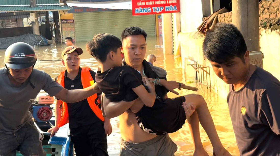 Lũ rút dần, để lại sự tan hoang và nỗi lo - Ảnh 8.