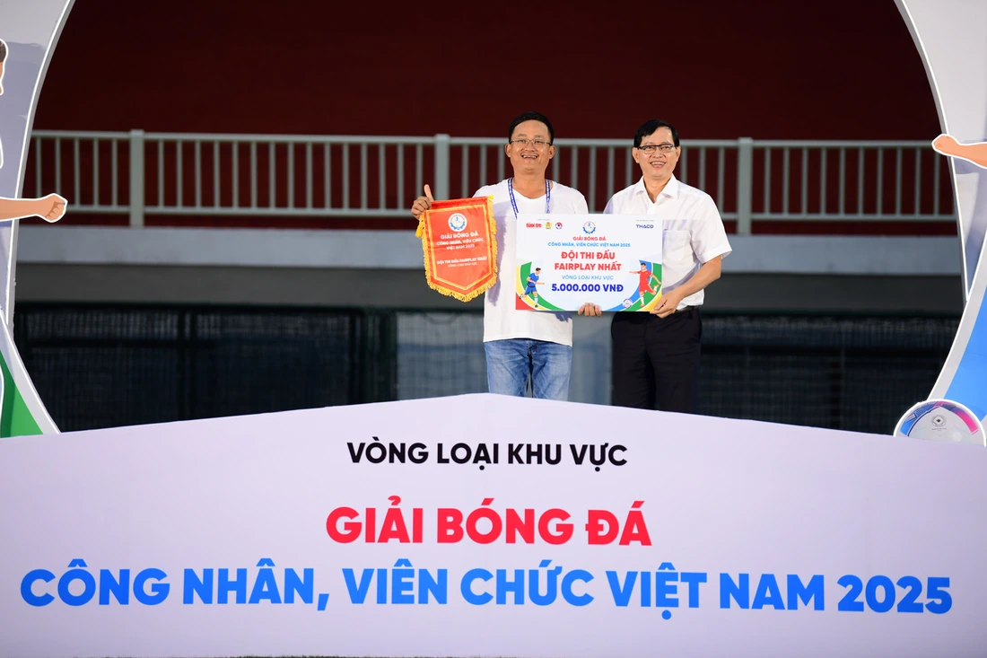 bóng đá công nhân - Ảnh 11.