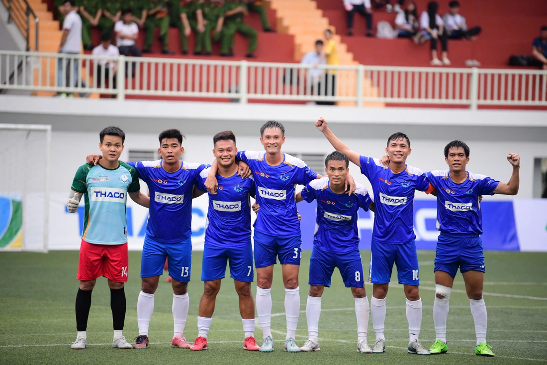 bóng đá công nhân - Ảnh 7.