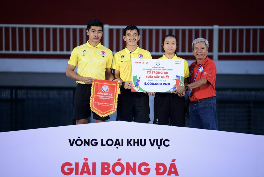 Tuấn Vinh giành danh hiệu Cầu thủ xuất sắc nhất khu vực phía Nam - Ảnh 4.