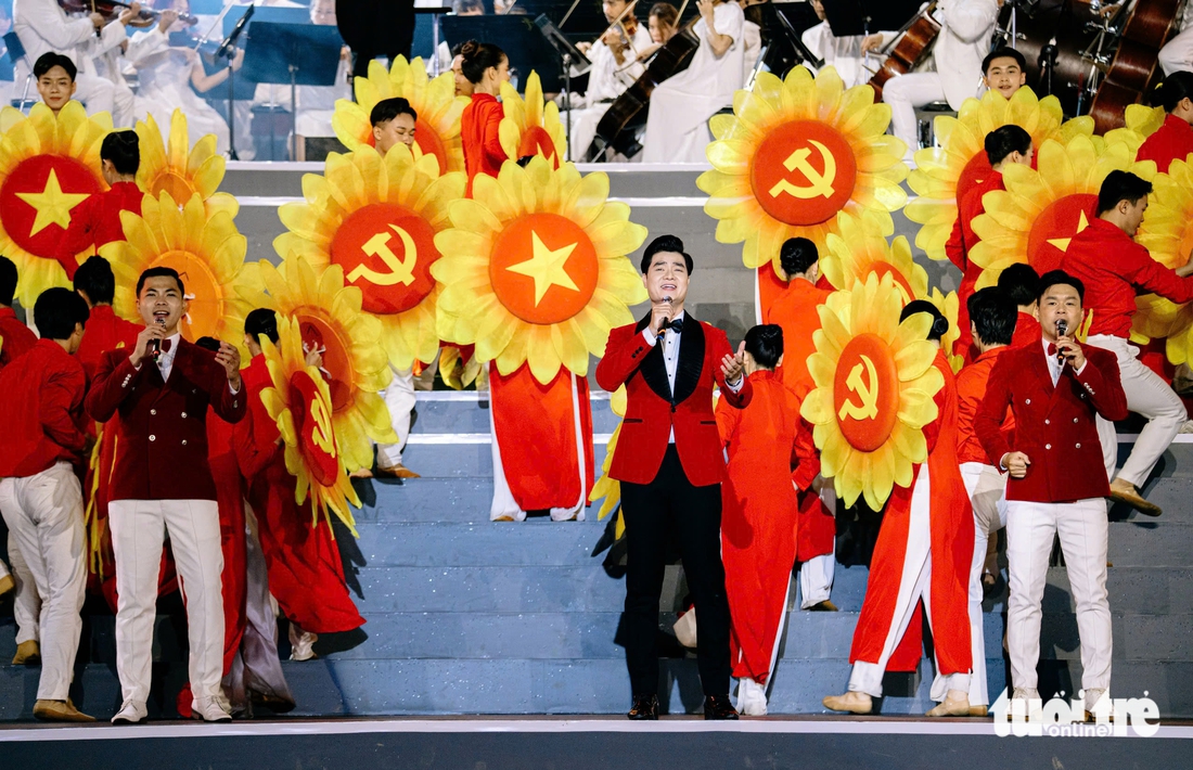 'Dưới ánh sáng quang vinh' mừng thành công Đại hội đại biểu Đảng bộ TP.HCM lần I - Ảnh 3. Dưới ánh sáng quang vinh - Ảnh 3.
