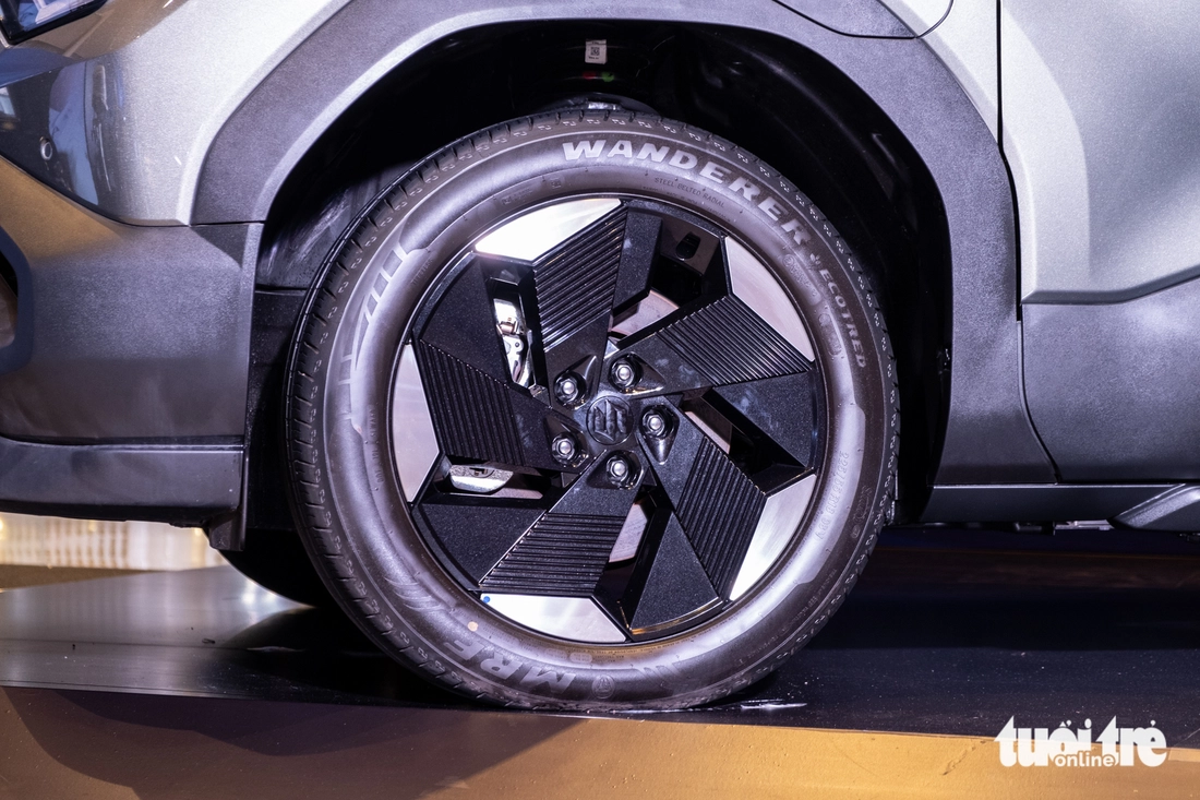 Suzuki eVitara - Ảnh 8.