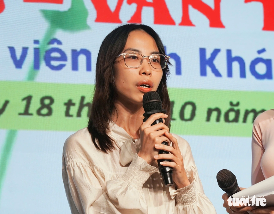 Lễ học bổng nhiều nước mắt, Chủ tịch và Phó chủ tịch tỉnh Khánh Hòa tặng 20 triệu cho 2 SV nghèo - Ảnh 16. Tiếp sức đến trường - Ảnh 13.