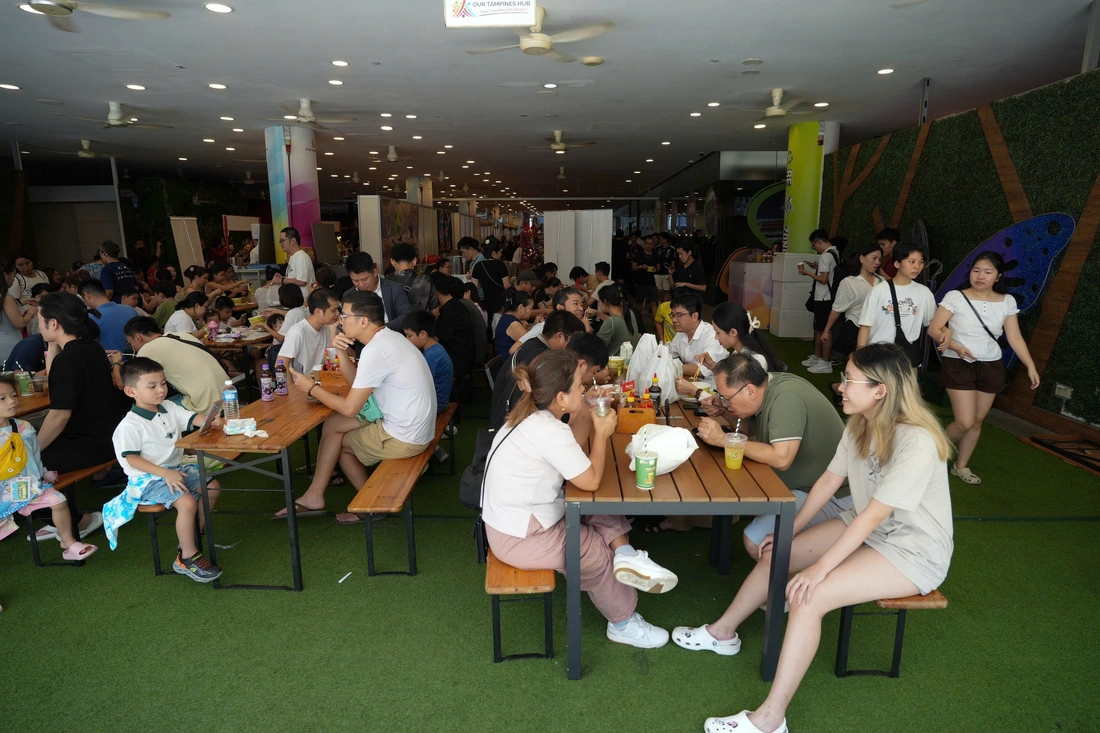 Vietnam Phở Festival vừa khai mạc: Phở cháy hàng, bún bò Huế và bánh mì chẳng kém - Ảnh 7. Vietnam Phở Festival - Ảnh 7.