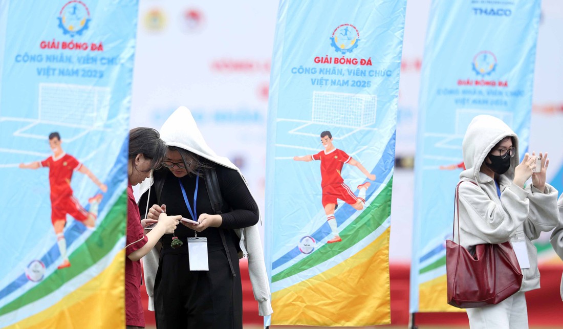 Sinh viên Đại học Nguyễn Tất Thành thực hành chụp ảnh bóng đá: Hơn cả một trải nghiệm - Ảnh 2.