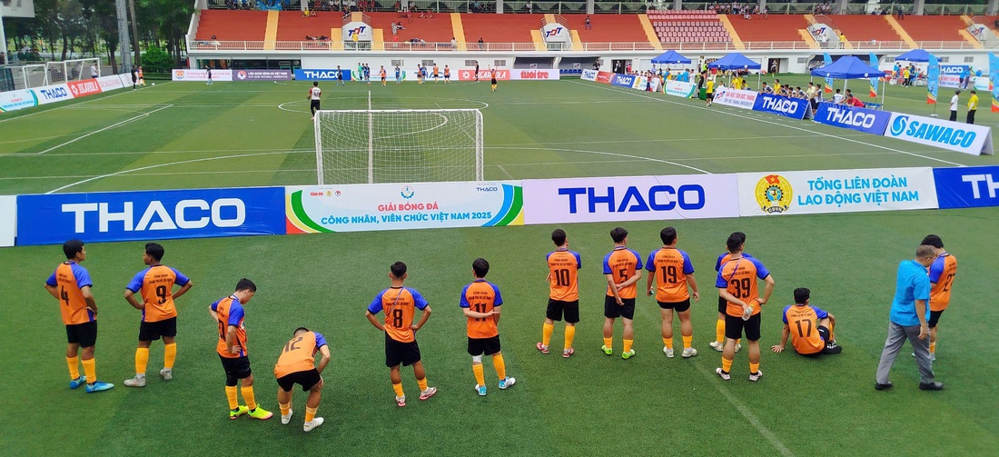 Sinh viên Đại học Nguyễn Tất Thành thực hành chụp ảnh bóng đá: Hơn cả một trải nghiệm - Ảnh 3.