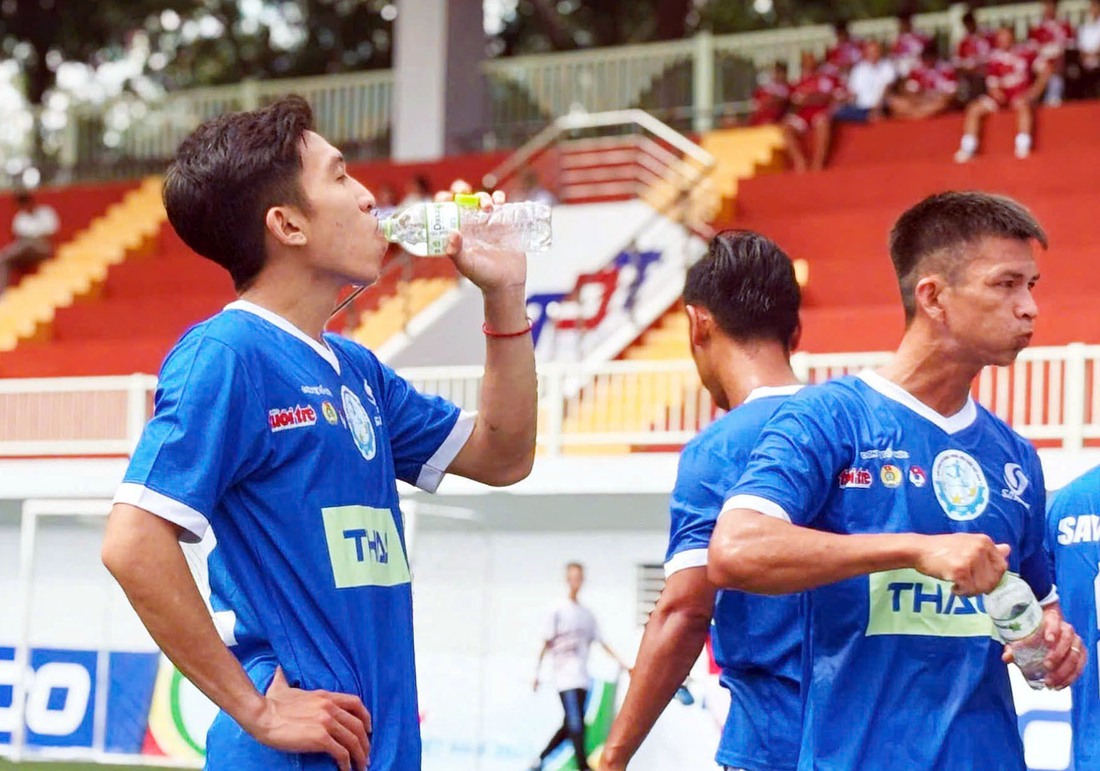 Sinh viên Đại học Nguyễn Tất Thành thực hành chụp ảnh bóng đá: Hơn cả một trải nghiệm - Ảnh 9.