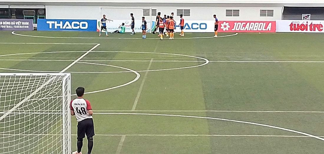 Sinh viên Đại học Nguyễn Tất Thành thực hành chụp ảnh bóng đá: Hơn cả một trải nghiệm - Ảnh 12.