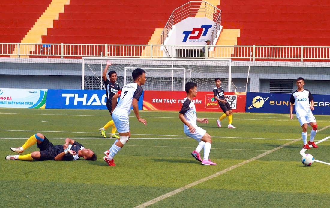 Sinh viên Đại học Nguyễn Tất Thành thực hành chụp ảnh bóng đá: Hơn cả một trải nghiệm - Ảnh 11.