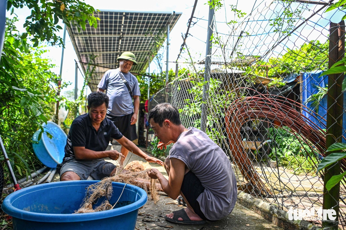 Sống giữa con nước ở Hà Nội trong ngày lũ sông Hồng đạt đỉnh - Ảnh 11.