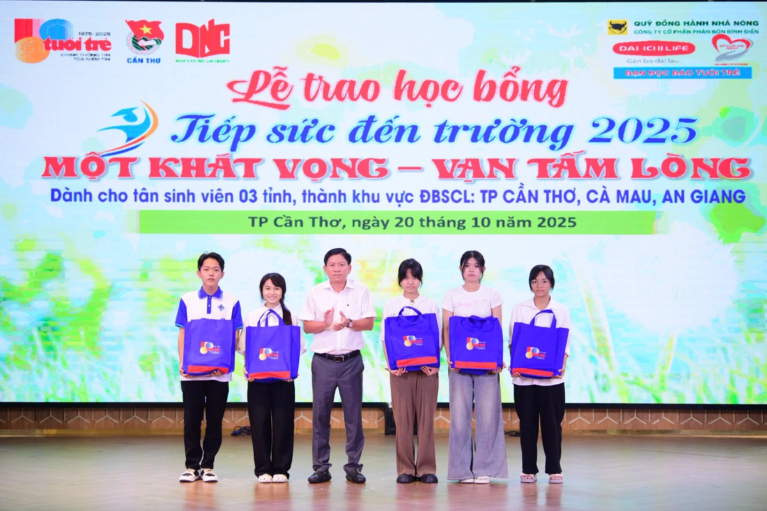 TIẾP SỨC ĐẾN TRƯỜNG - Ảnh 8.