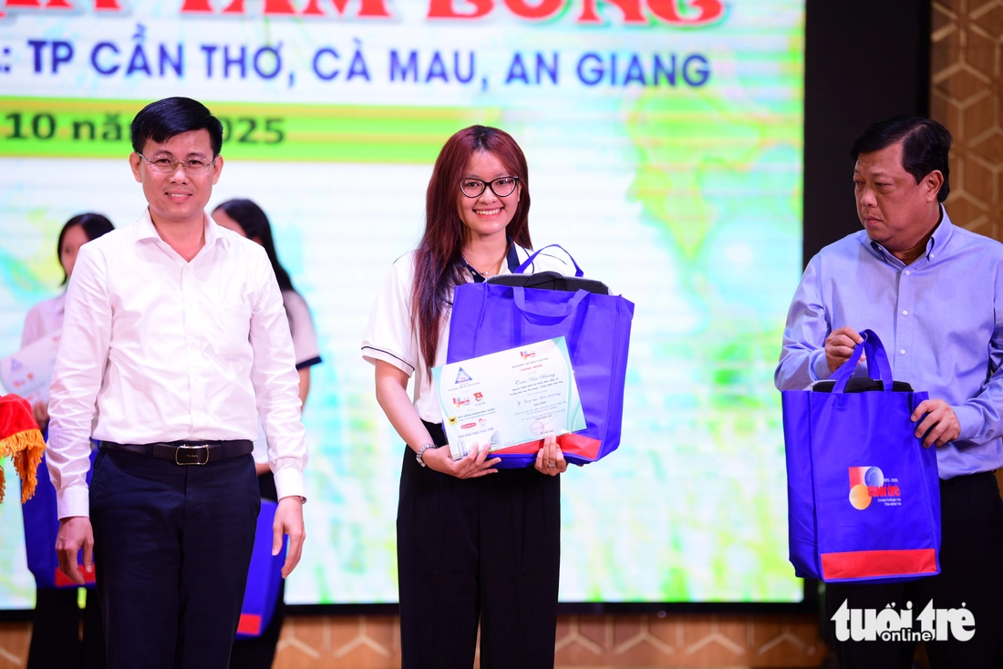 TIẾP SỨC ĐẾN TRƯỜNG - Ảnh 23.