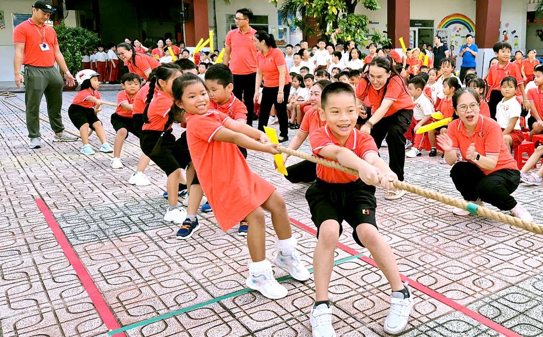 Trường tiểu học tổ chức 'thế vận hội' vui hết cỡ cho học trò lẫn phụ huynh - Ảnh 1.