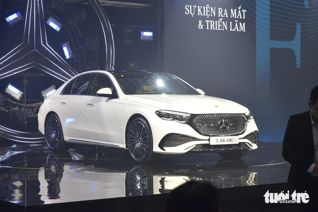 Mercedes-Benz E-Class - Ảnh 1.