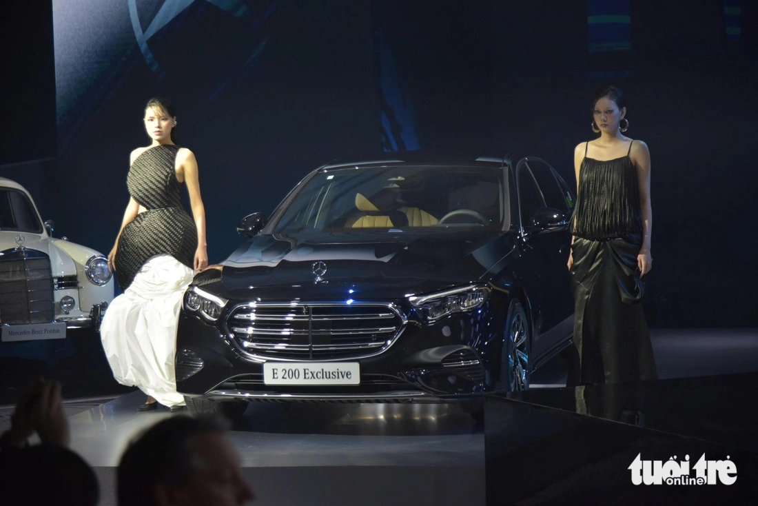 Mercedes-Benz E-Class thêm màn hình ghế phụ gây tranh cãi: Chuyên gia lo, chủ xe khen  - Ảnh 24.