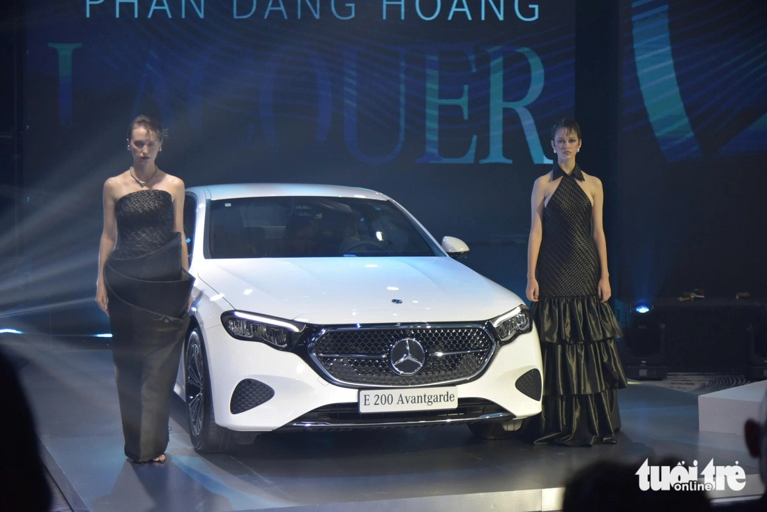 Mercedes-Benz E-Class thêm màn hình ghế phụ gây tranh cãi: Chuyên gia lo, chủ xe khen  - Ảnh 29.