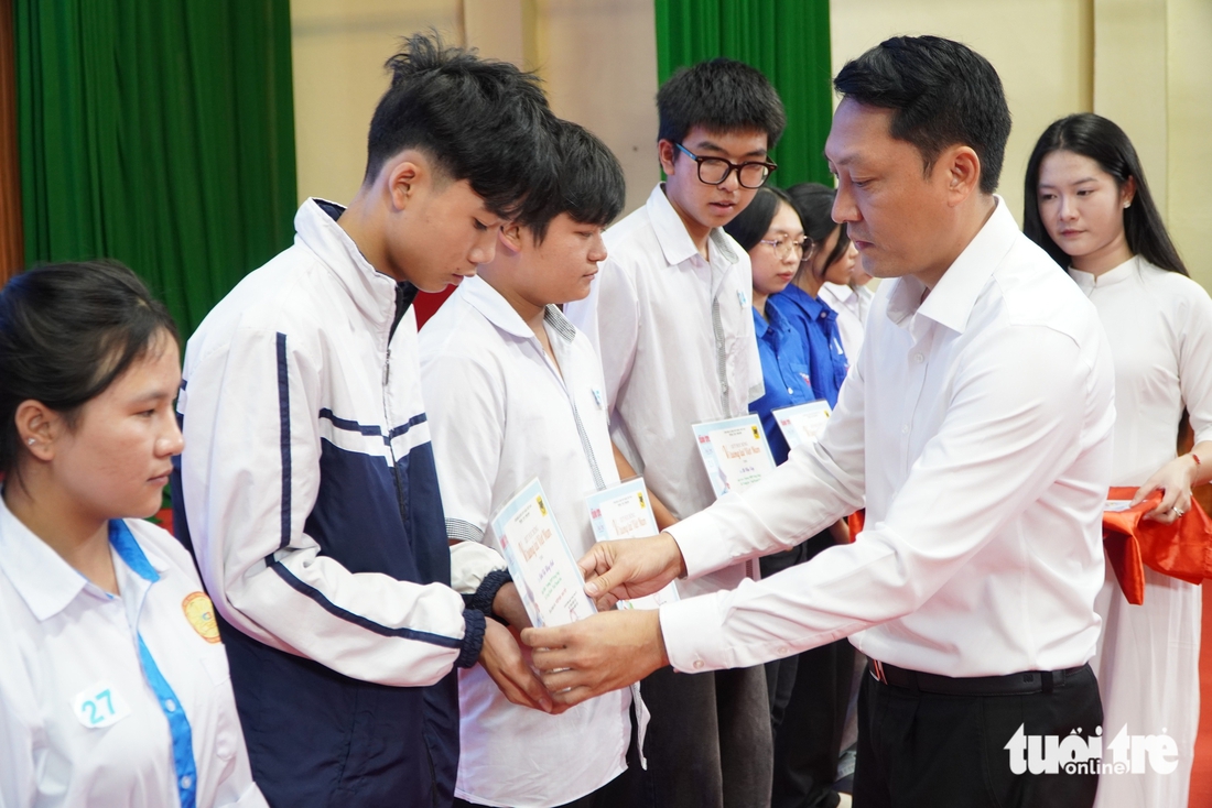 Ngăn dòng bỏ học - Ảnh 12.