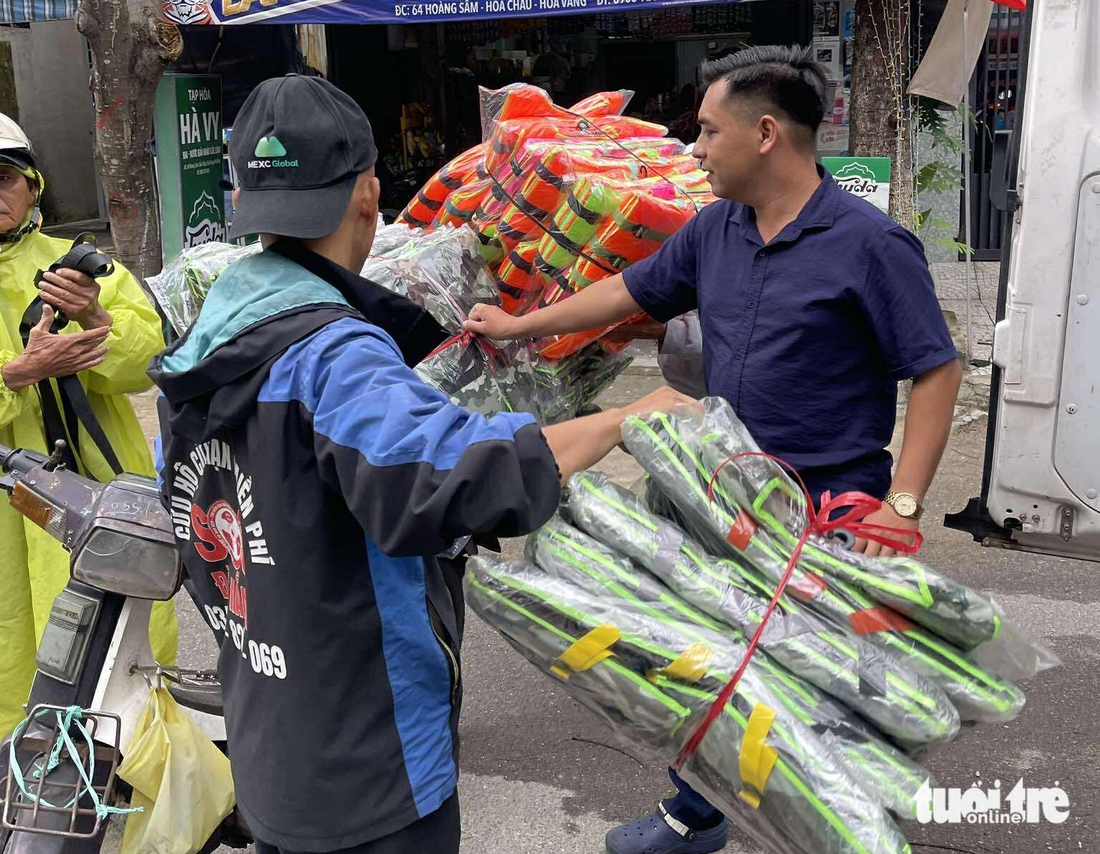 Hàng chục đội thiện nguyện ở Đà Nẵng sẵn sàng giúp dân trước bão Thần Gió - Ảnh 5.