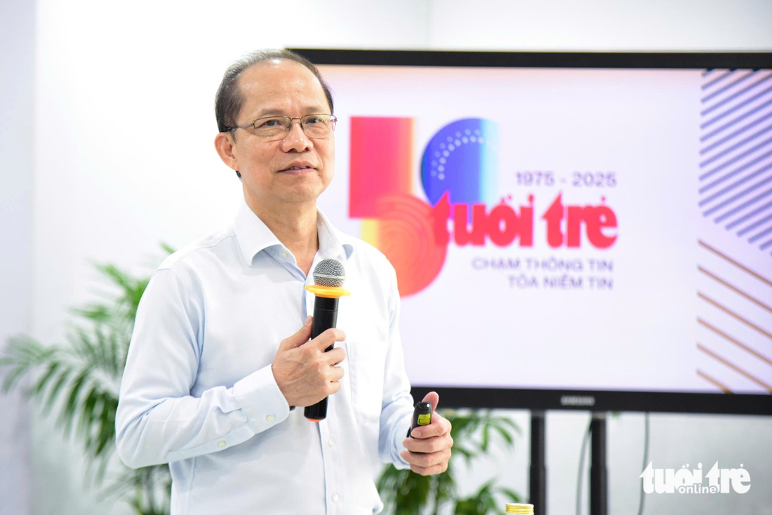 Sinh viên báo chí tìm hiểu bộ quy tắc đạo đức người làm báo tại báo Tuổi Trẻ - Ảnh 2.