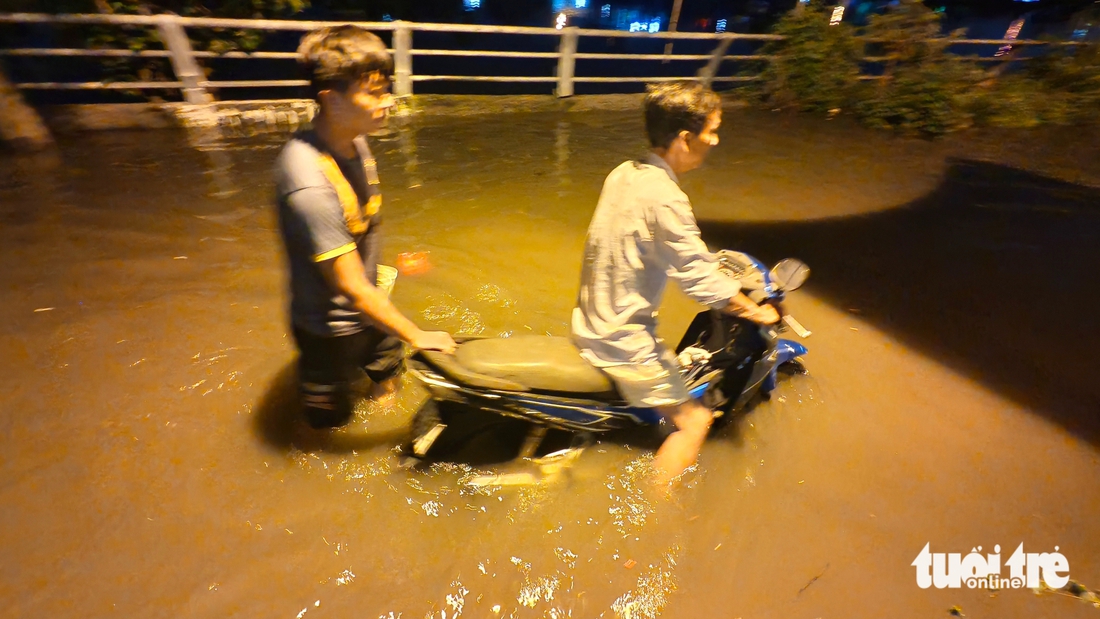 triều cường - Ảnh 1.