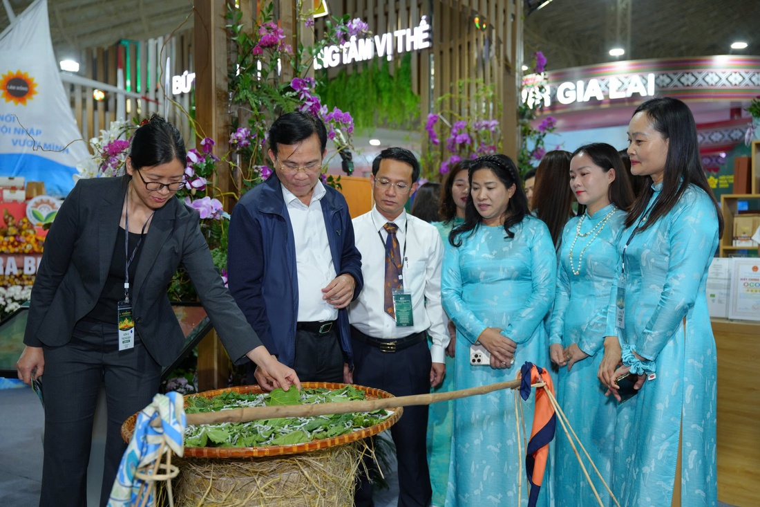 Hội chợ Mùa thu - Ảnh 2.