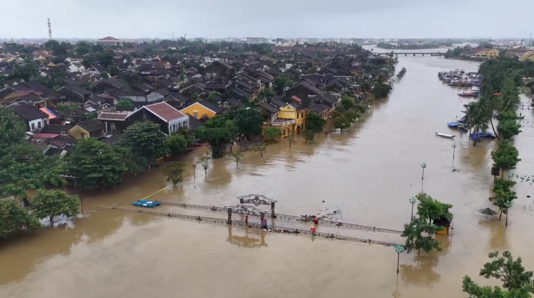 Chùm ảnh phố cổ Hội An mênh mông trong biển nước - Ảnh 5.
