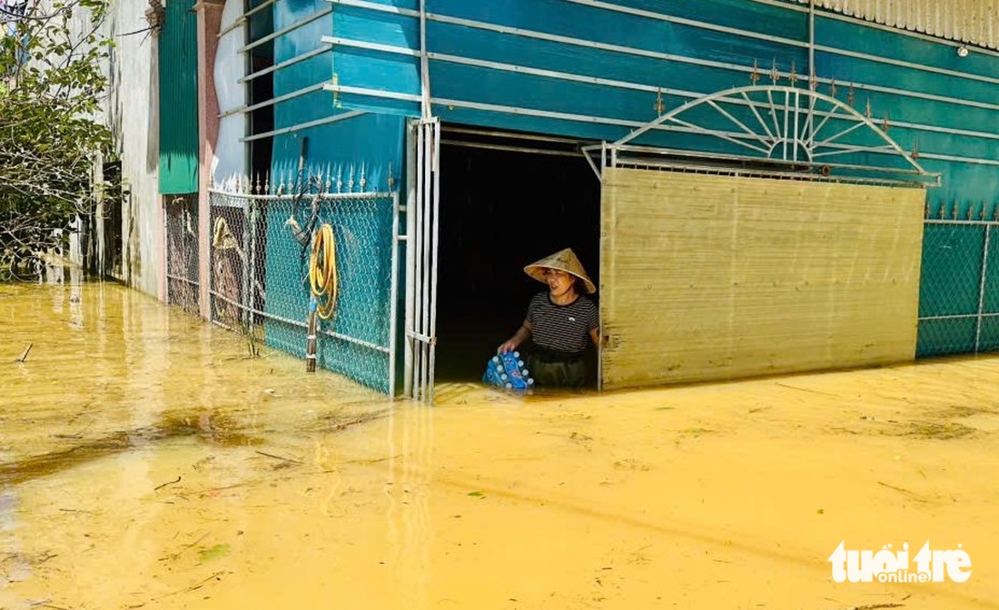 Nghệ An vừa khắc phục lũ sau bão Bualoi, vừa ứng phó bão Matmo   - Ảnh 4.