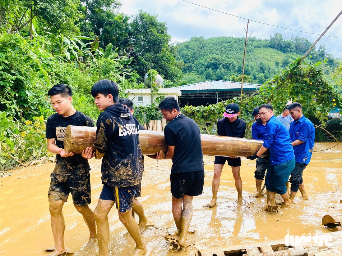 Nghệ An vừa khắc phục lũ sau bão Bualoi, vừa ứng phó bão Matmo   - Ảnh 13.