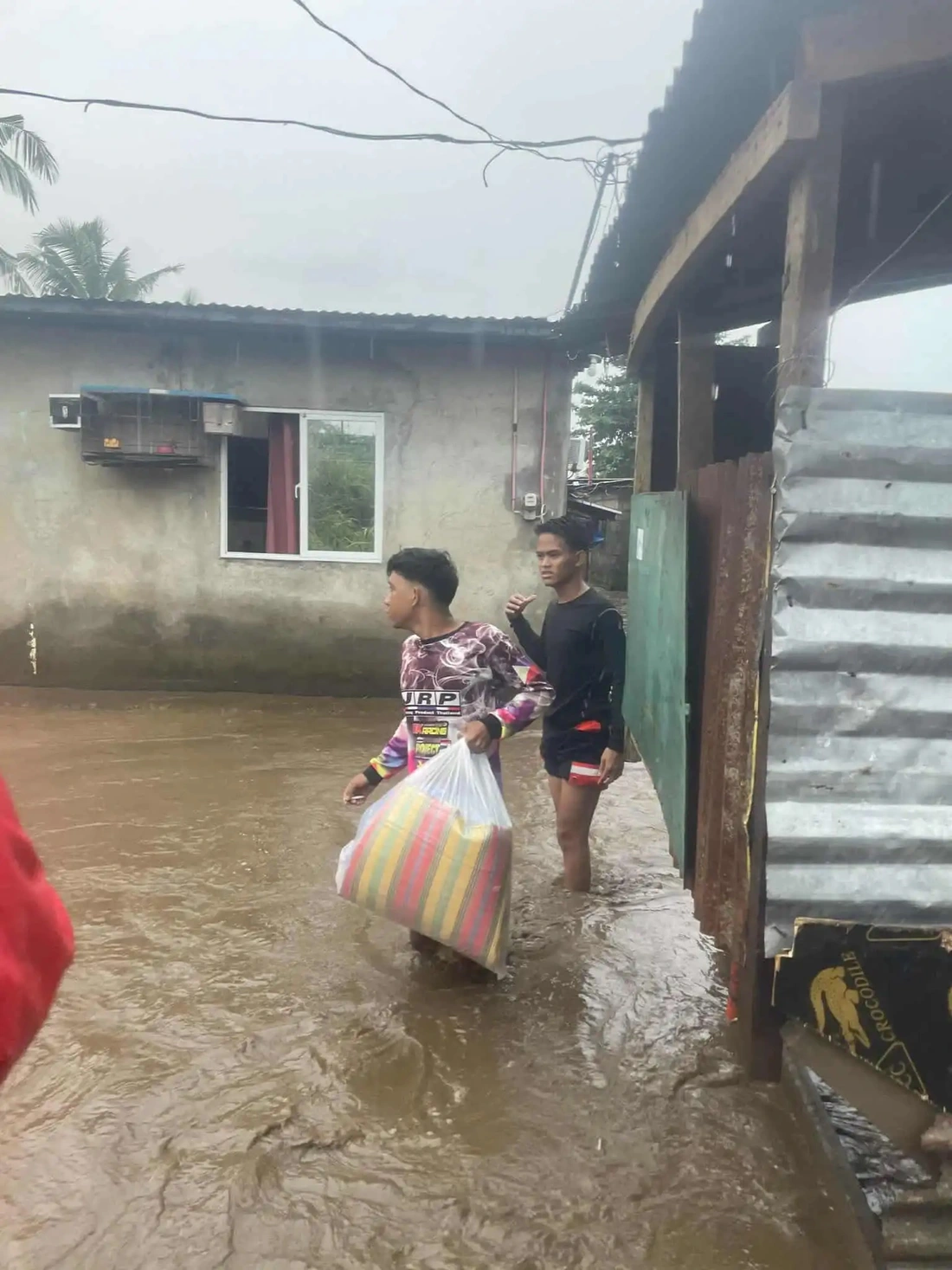 Cuộc sống của người dân Philippines đảo lộn vì bão Matmo - Ảnh 4.