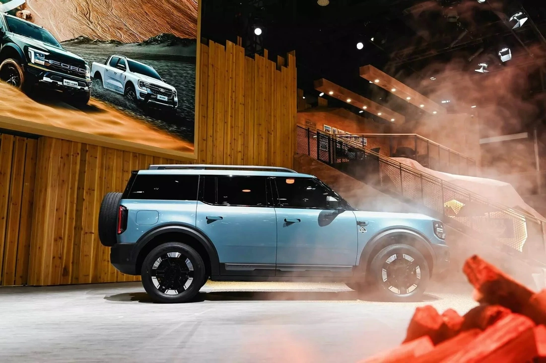 Nhà di động từ SUV địa hình ngang cỡ Land Cruiser: Bản điện chạy Hà Nội - Huế mới cần sạc - Ảnh 1.