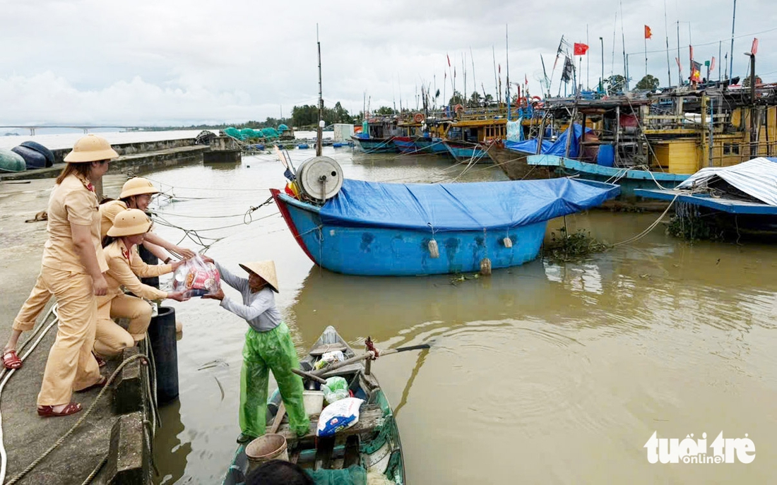 Gượng dậy sau lũ dữ, sạt lở, bà con Gò Nổi không đơn độc - Ảnh 12.