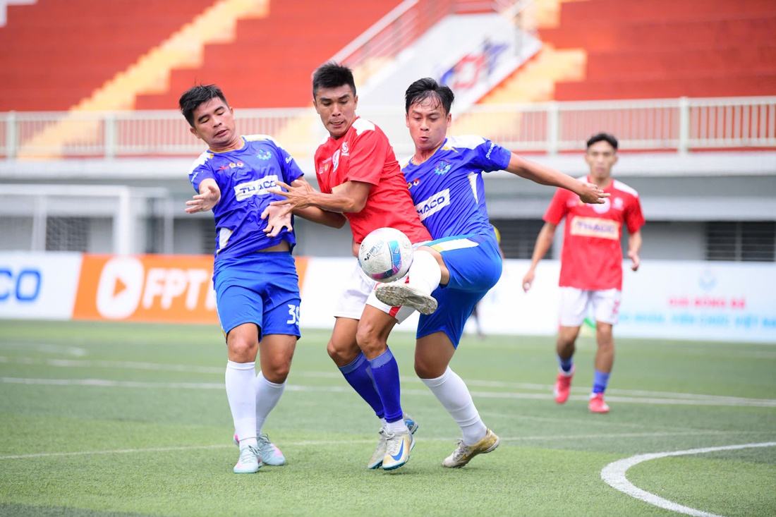 bóng đá công nhân - Ảnh 18.