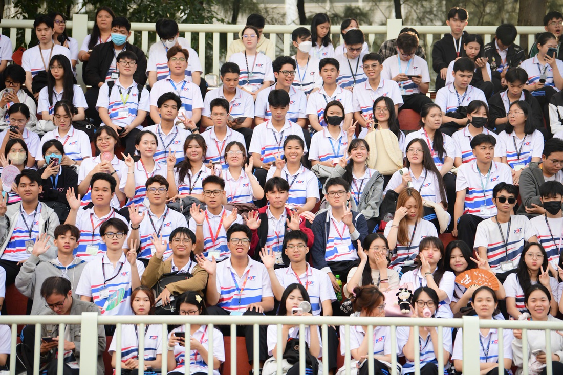 bóng đá công nhân - Ảnh 14.