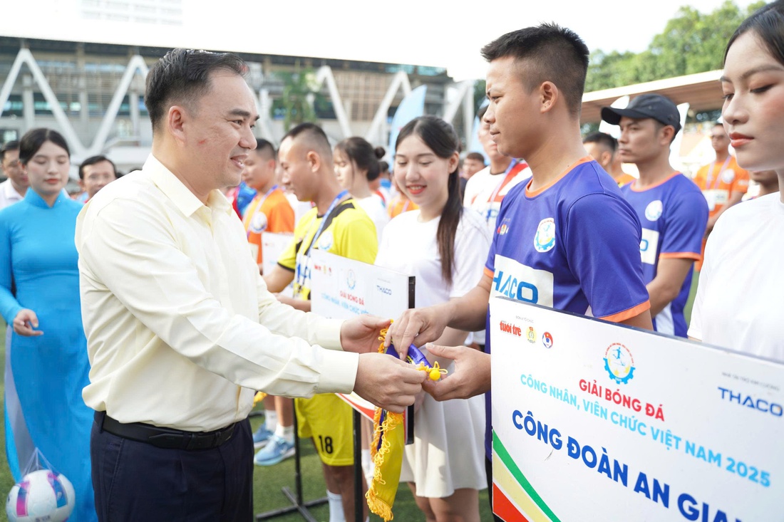 Khai mạc Vòng chung kết Giải bóng đá công nhân, viên chức Việt Nam 2025 - Ảnh 3.