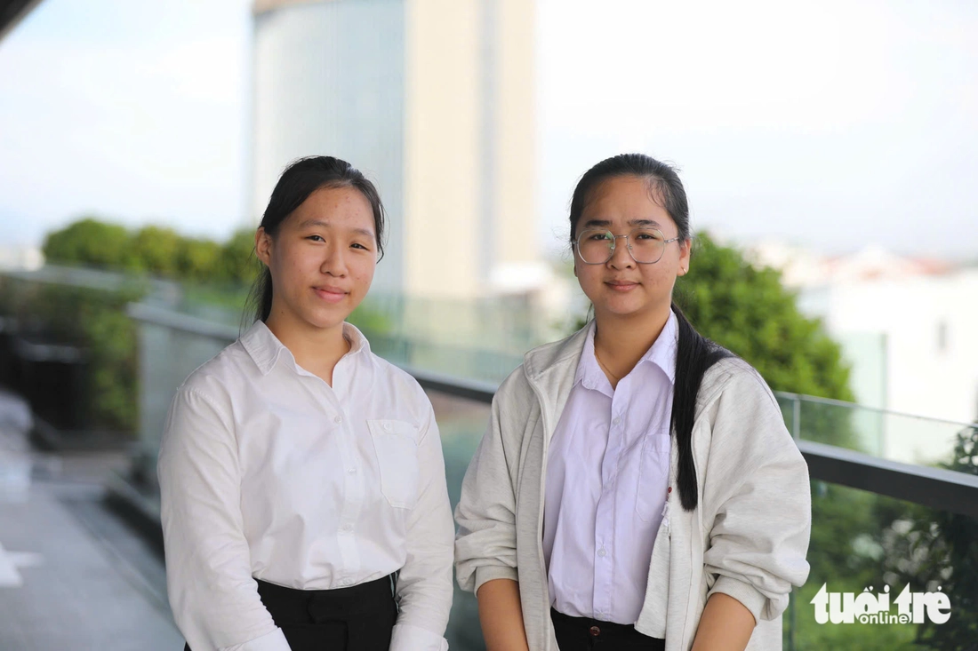 Nữ sinh mất hết cha mẹ: Bà nội 80 tuổi bị bệnh, mình dùng ít học bổng mua thuốc cho nội  - Ảnh 9.