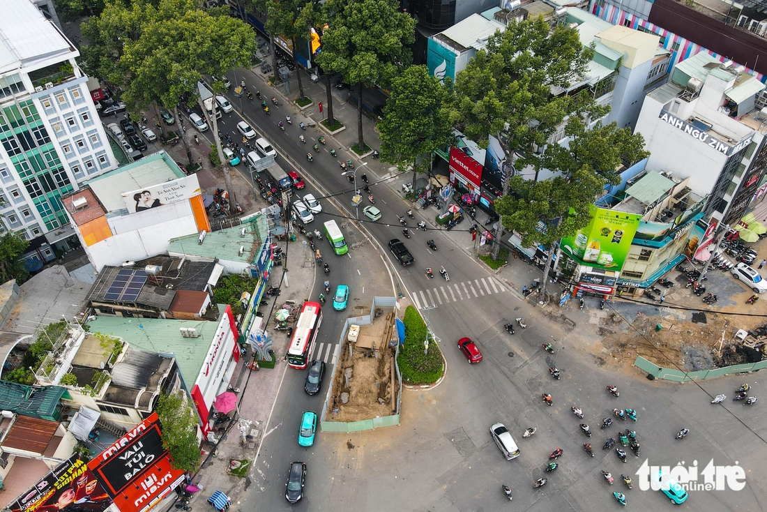 Thu nhỏ vòng xoay Công trường Dân Chủ ở TP.HCM để thi công metro số 2 - Ảnh 5.