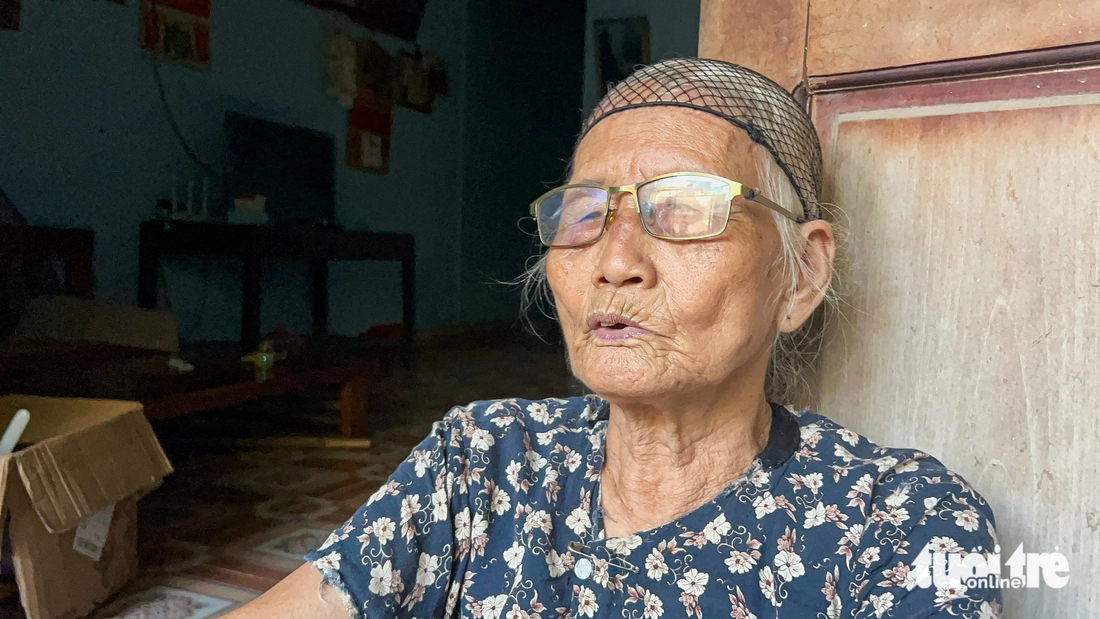 'Năm nay 90 tuổi rồi mà chưa bao giờ thấy Hà Nội 7 ngày ngập sâu 2 lần, khổ lắm' - Ảnh 4.