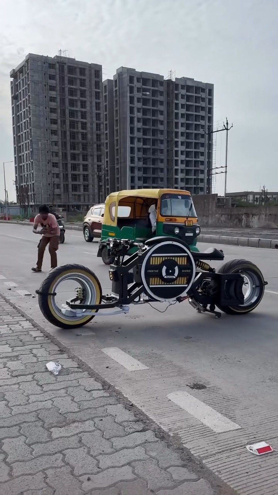 Sinh viên chế xe máy điện không người lái độc đáo, chạy 220km/sạc, chi phí rẻ hơn Honda SH Mode - Ảnh 9.