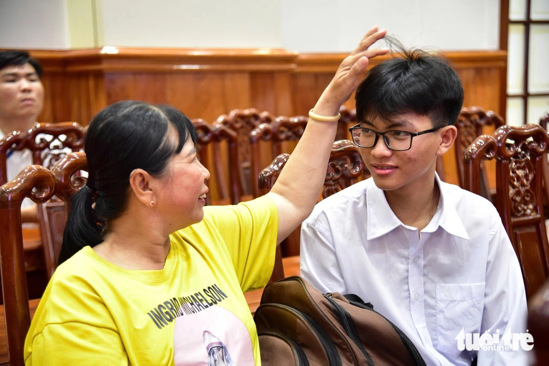 Giải nhì hóa học Đồng Tháp 'được' lên báo: Chương trình tiếp sức đến trường 2025 thực sự cứu tôi - Ảnh 1. tiếp sức đến trường - Ảnh 9.