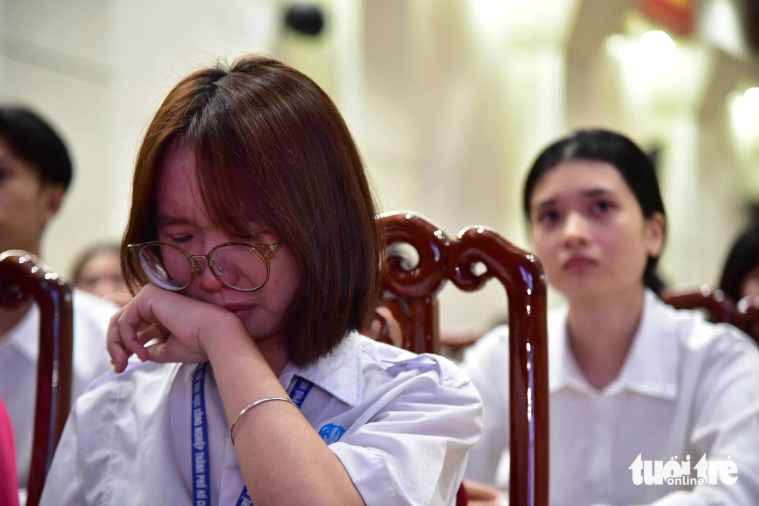 Ông chủ hệ thống tiệm vàng Mi Hồng: Công ty có khó khăn vẫn sẵn sàng giúp SV nghèo quê hương tôi - Ảnh 5. tiếp sức đến trường - Ảnh 6.