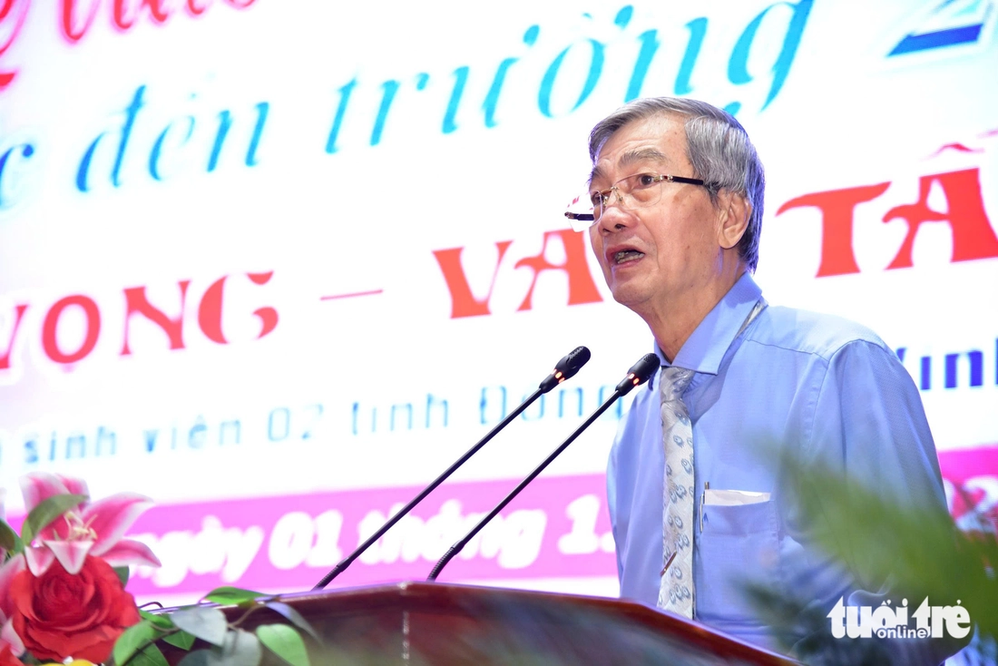 Ông chủ hệ thống tiệm vàng Mi Hồng: Công ty có khó khăn vẫn sẵn sàng giúp SV nghèo quê hương tôi - Ảnh 11. tiếp sức đến trường - Ảnh 14.