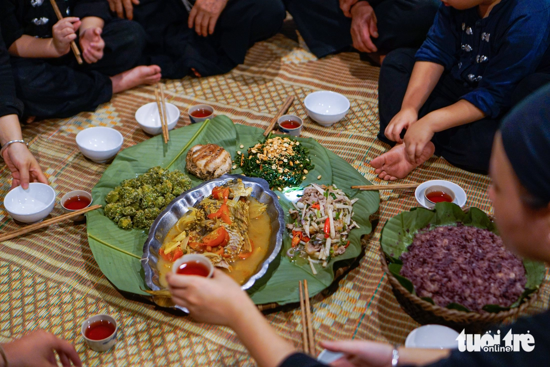 Món xôi đặc sản chỉ có vào mùa thu của người Tày ở Thái Nguyên - Ảnh 1.