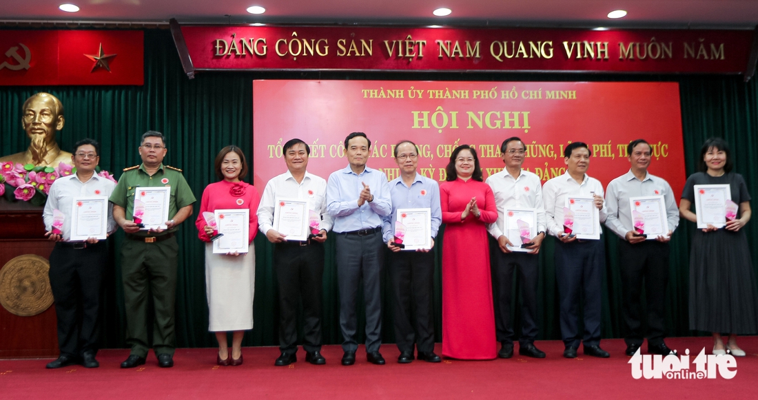 TP.HCM vinh danh 20 tác phẩm báo chí chống tham nhũng, lãng phí nổi bật - Ảnh 1.