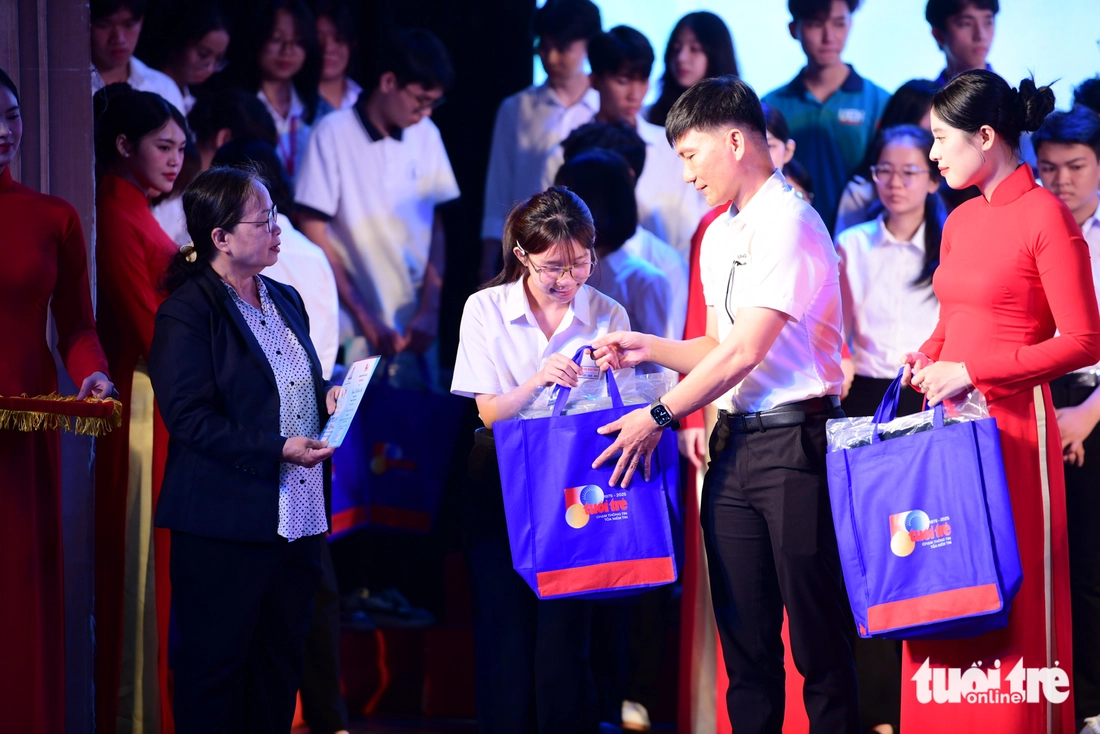 tiếp sức đến trường - Ảnh 45.