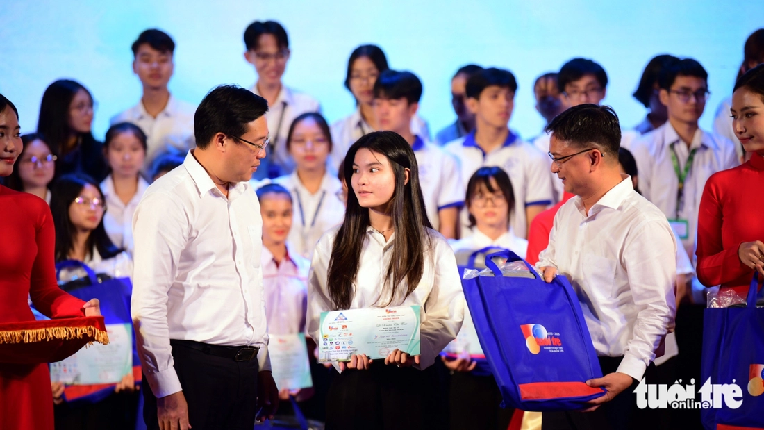 Tiếp sức đến trường - Ảnh 1.