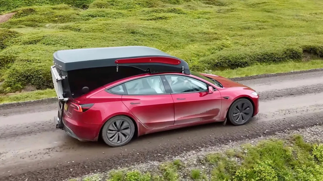 Xe điện cỡ Toyota Corolla Altis thành nhà di động: Đủ tiện nghi, đủ điện sống trong rừng từ 2 ngày - Ảnh 3.