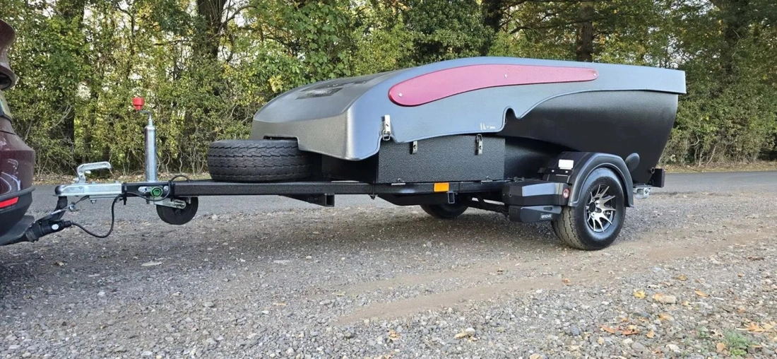 Xe điện cỡ Toyota Corolla Altis thành nhà di động: Đủ tiện nghi, đủ điện sống trong rừng từ 2 ngày - Ảnh 7.