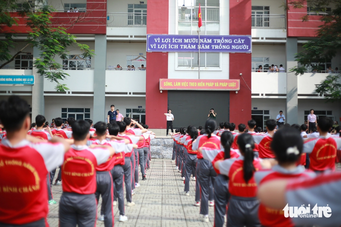 Từng mê game bỏ học, trở thành thầy giáo đoạt HCV Vovinam thế giới truyền cảm hứng cho học trò - Ảnh 4.