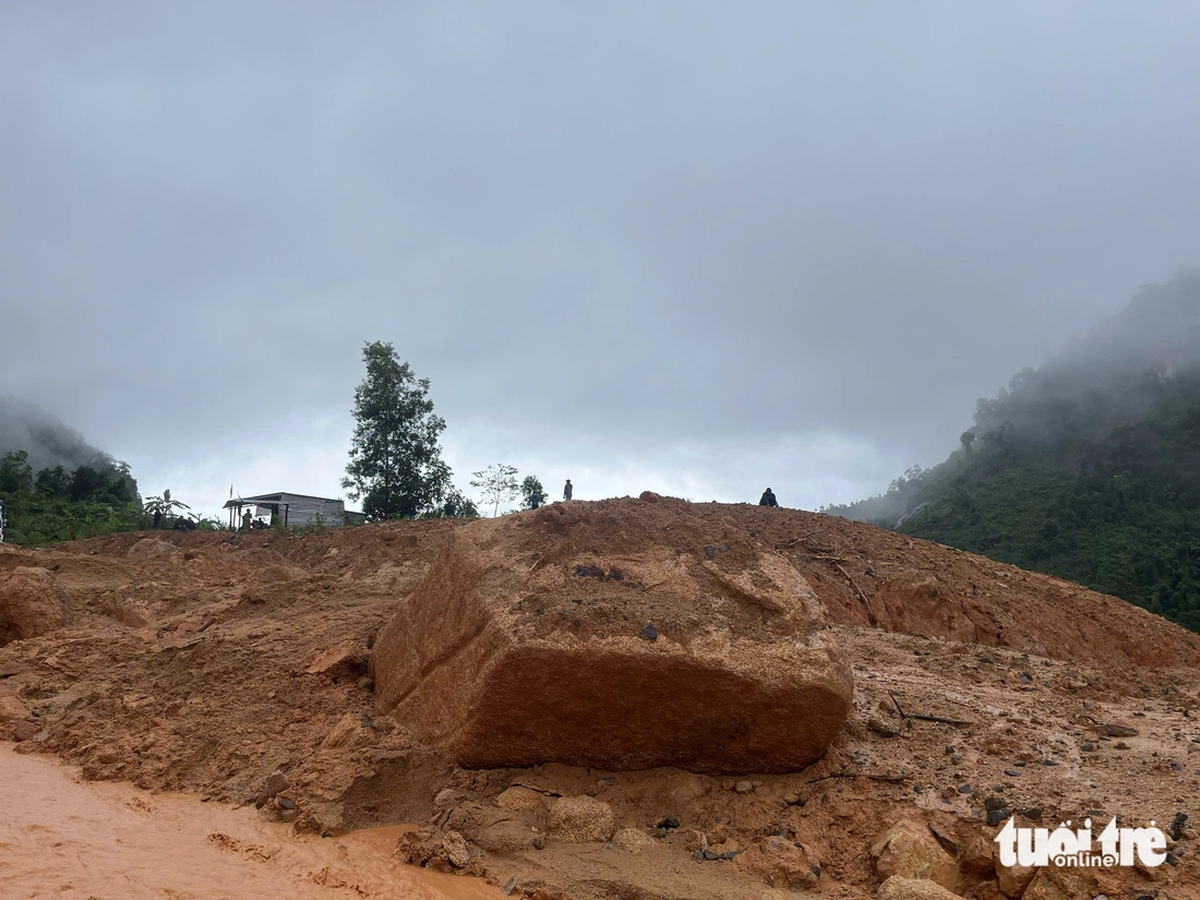 Cận cảnh hiện trường vụ tai nạn 6 người chết trên đèo Khánh Lê - Ảnh 3. khánh lê - Ảnh 6.