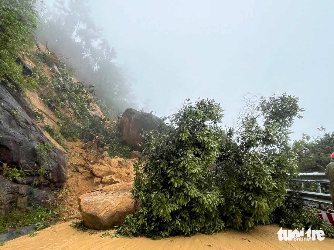 Cận cảnh hiện trường vụ tai nạn 6 người chết trên đèo Khánh Lê - Ảnh 2. khánh lê - Ảnh 4.